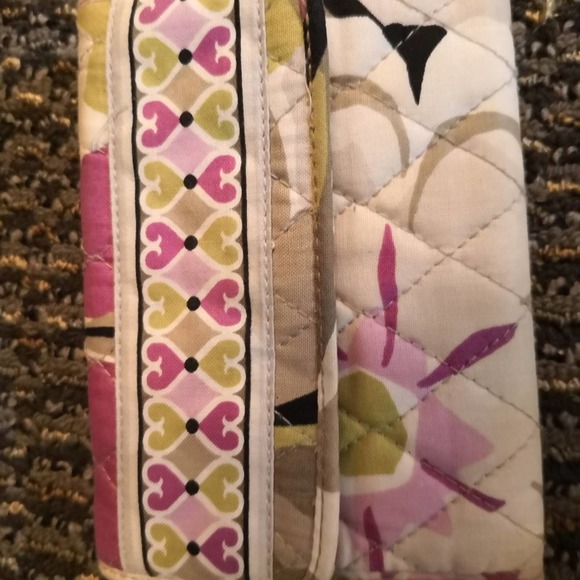 Vera Bradley Retired Portabella Road Bowler Wallet Collectible Casual Utility - Picture 1 of 4